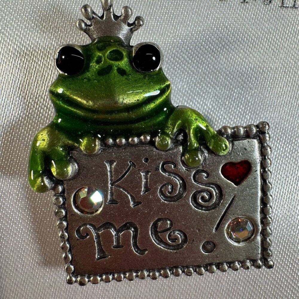 AJMC Kiss Me Pewter Frog Pin - Crowned Prince Frog Pin Simply Charming
